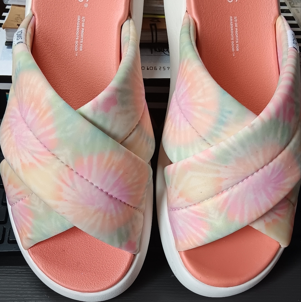 Toms Slides - image 1